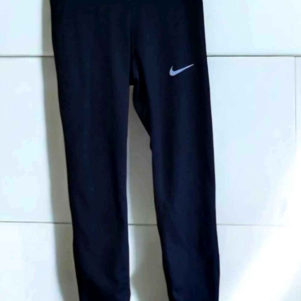 Nike Dri-FIT Black XS Crop Leggings